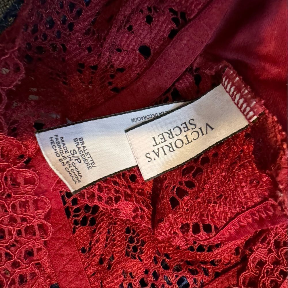 Two Victorias‎ Secret Lace Bras: Red and Blue size S - Picture 3 of 8